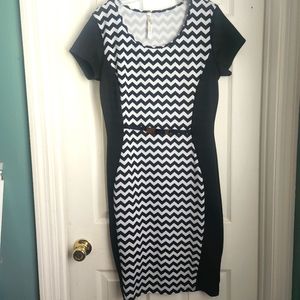 Dress by Andrea Missy shapes your by making you look slimmer. Sz. Lg